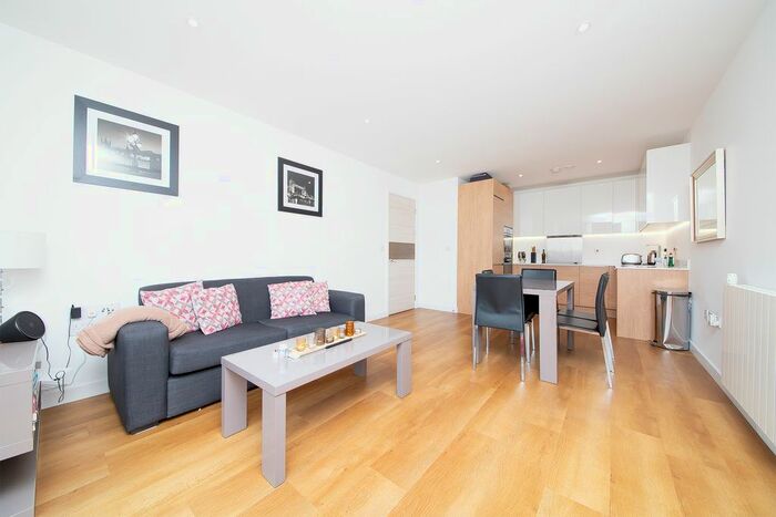 3 Bedroom Flat To Rent In Endeavour House, Marine Wharf, London, SE16