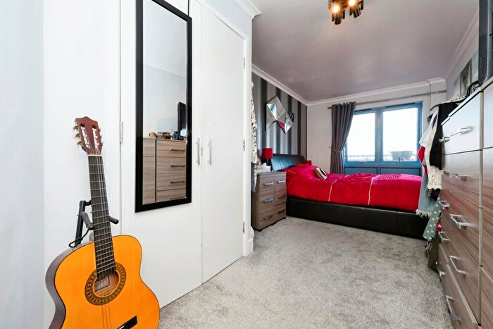 1 Bedroom Apartment For Sale In Sturlas Way, Waltham Cross, EN8