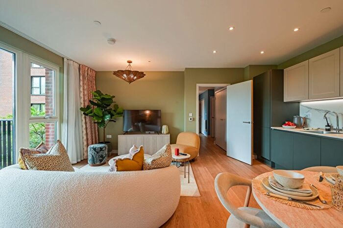 2 Bedroom Flat For Sale In Hendon Waterside, Hendon, NW9