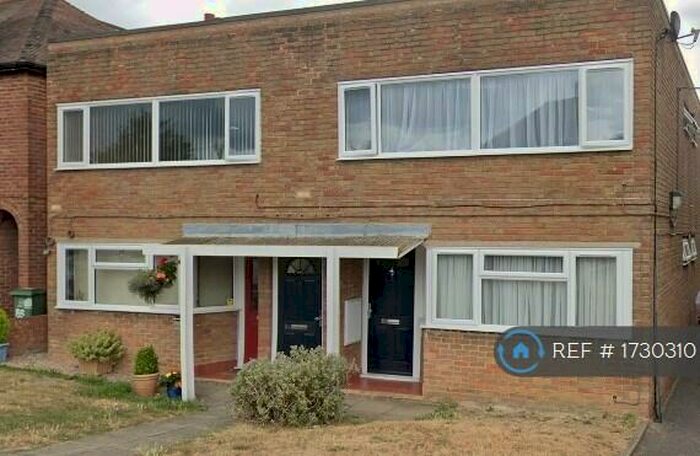 2 Bedroom Flat To Rent In Green Wrythe Lane, Carshalton, Surrey, SM5