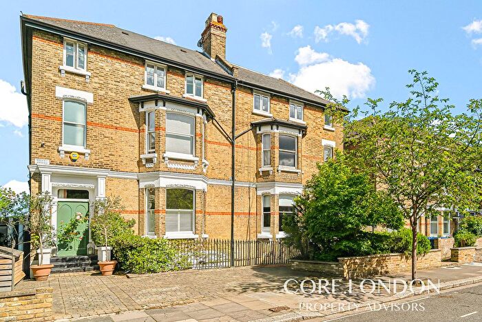 5 Bedroom Semi-Detached House For Sale In Cumberland Park, London, W3