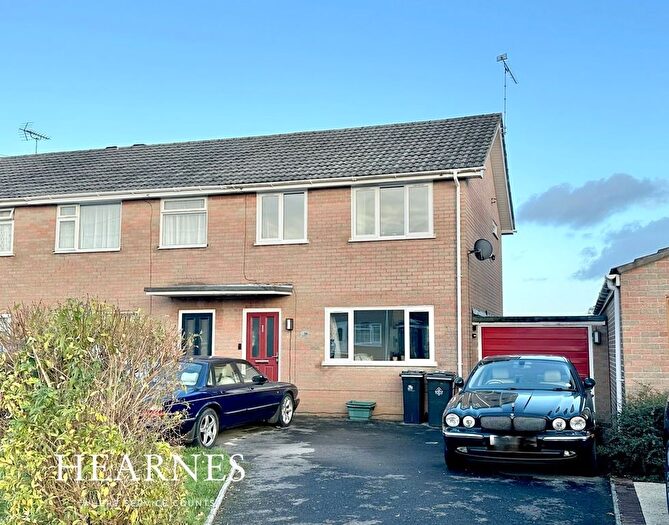 3 Bedroom Terraced House For Sale In Heights Road, Upton, Poole, BH16