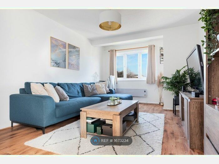 1 Bedroom Flat To Rent In Jade Close, London, E16