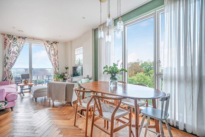 2 Bedroom Flat For Sale In Harold Road, London, SE19