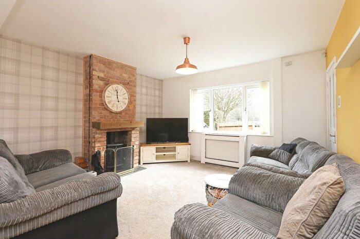 3 Bedroom Semi-Detached House To Rent In Sandford Green, Banbury, OX16