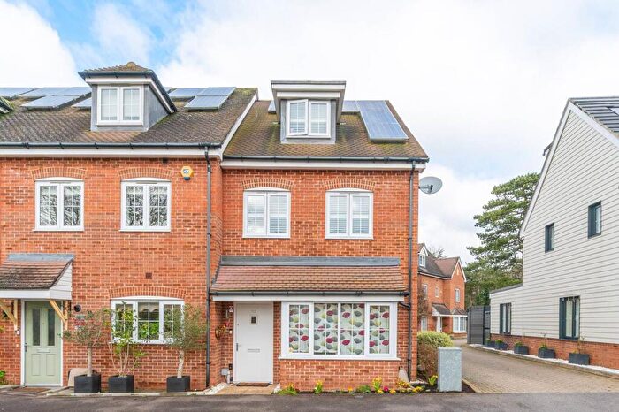 4 Bedroom End Of Terrace House To Rent In Metcalfe Avenue, Carshalton Beeches, Carshalton, SM5
