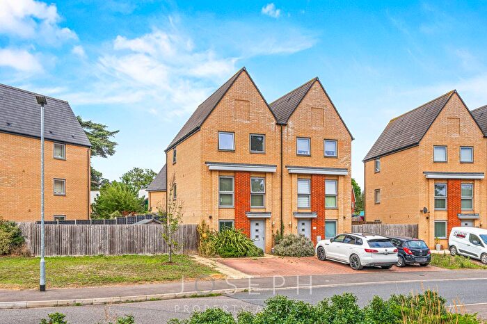 3 Bedroom Semi-detached House For Sale In Ribbans Park Road, Ipswich, IP3