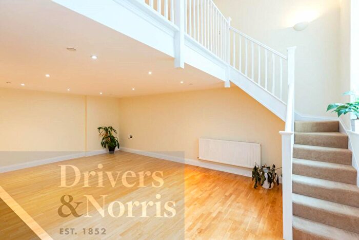 2 Bedroom Duplex To Rent In Princess Park Manor, East Wing, New Southgate, London, N11