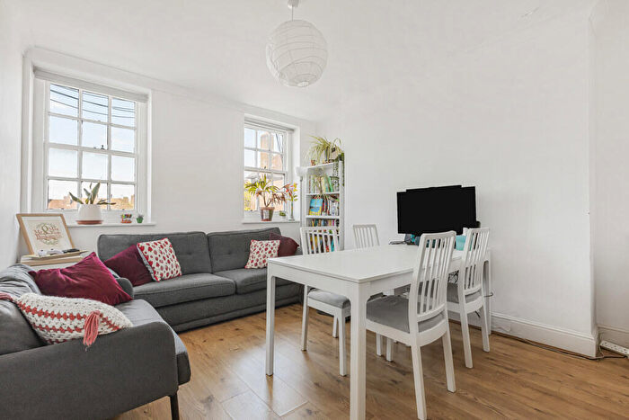 2 Bedroom Apartment For Sale In Maygood Street, London, N1