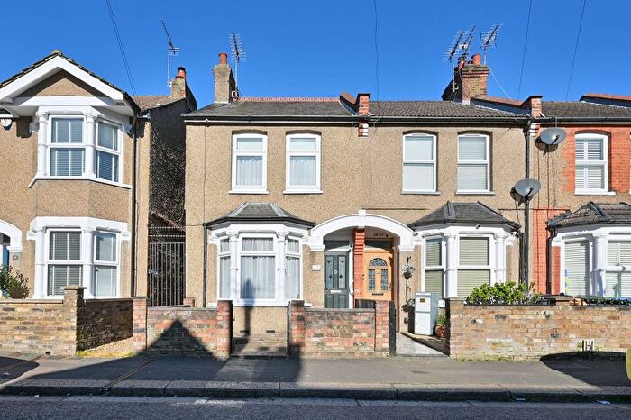 3 Bedroom End Terrace House For Sale In Euston Avenue, Watford, WD18