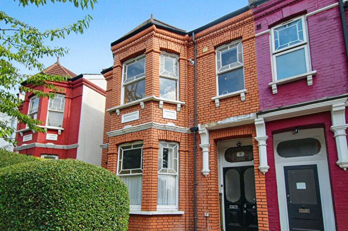 3 Bedroom Flat To Rent In Skardu Road (), Cricklewood, NW2