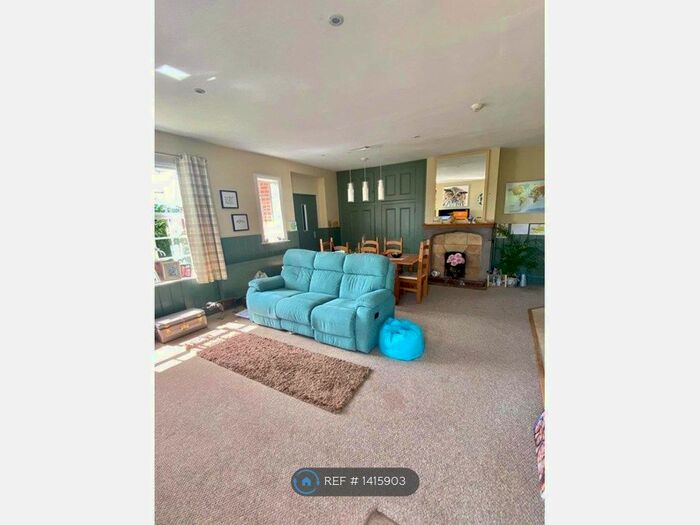 2 Bedroom Flat To Rent In West Lodge, Salisbury, SP2