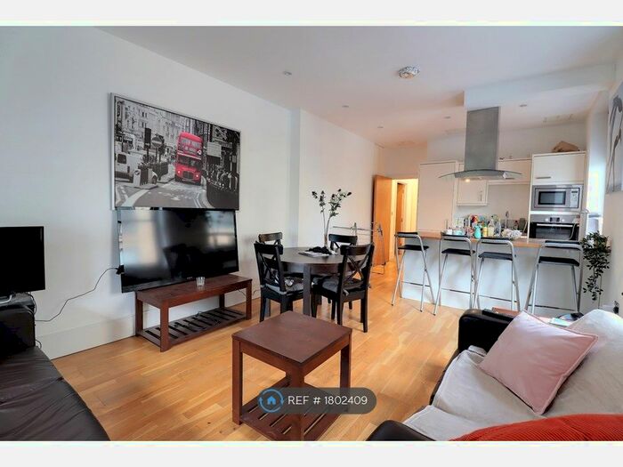 2 Bedroom Flat To Rent In York Road, London, SW11