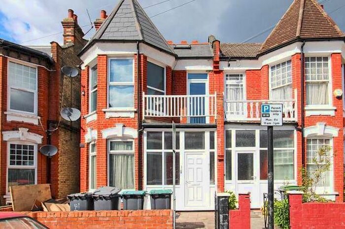 Studio To Rent In Woodside Road, Wood Green, Haringey, London, N22