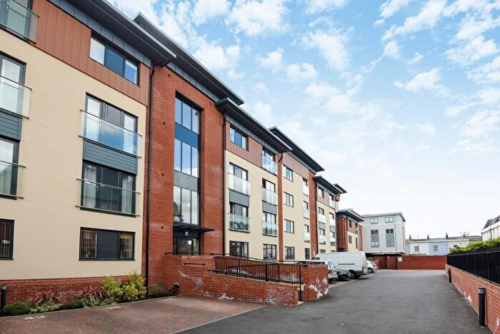 2 Bedroom Flat To Rent In Newbury, Berkshire, RG14