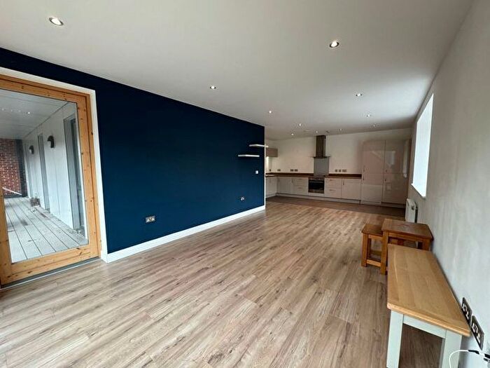 3 Bedroom Flat To Rent In Ebony Crescent, London, EN4