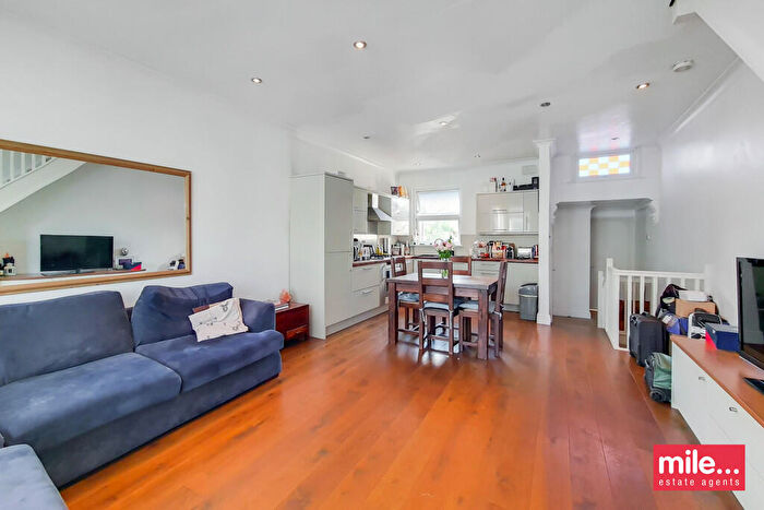 2 Bedroom Apartment To Rent In Purves Road, Kensal Green, NW10
