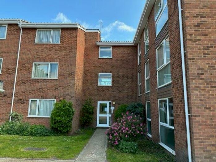 2 Bedroom Flat To Rent In Shurland Avenue, Barnet, EN4