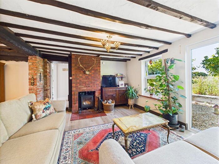 3 Bedroom Cottage For Sale In North Walsham Road, Northrepps, Cromer, NR27