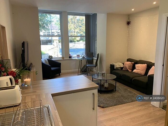 2 Bedroom Flat To Rent In Headingley Lane, Leeds, LS6