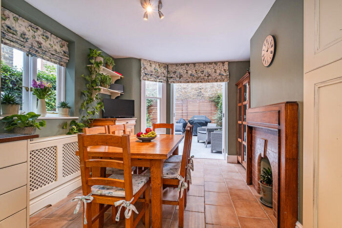 5 Bedroom House For Sale In Marmion Road, London, SW11