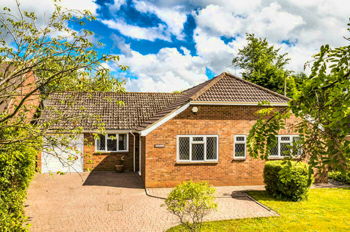 5 Bedroom Bungalow To Rent In Rhoslyne, Upper Basildon, RG8