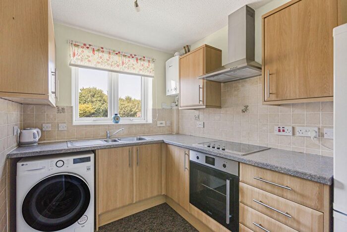 2 Bedroom Bungalow For Sale In Manor Court, Abingdon, OX14
