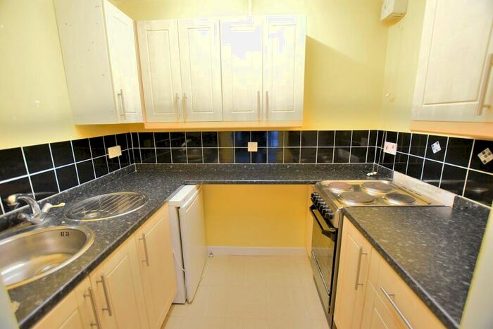 1 Bedroom Flat To Rent In Homefield House, Barton Court Road, New Milton, Hampshire., BH25
