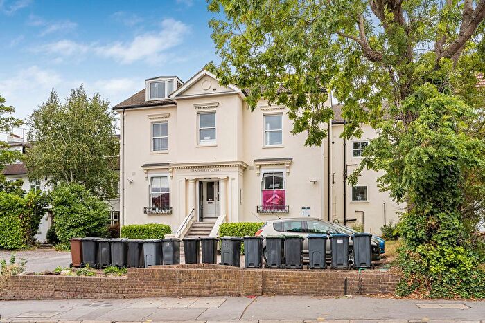 1 Bedroom Studio For Sale In Whitehorse Lane, London, SE25
