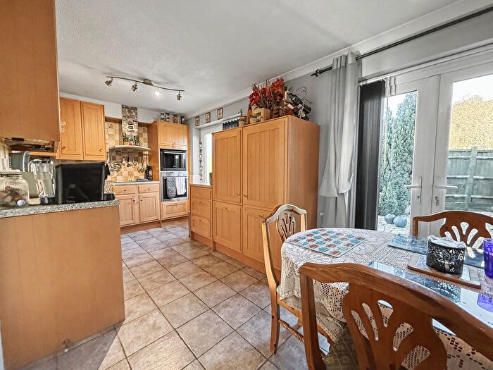 4 Bedroom Semi-Detached House For Sale In Delamere Drive, Swindon, SN3