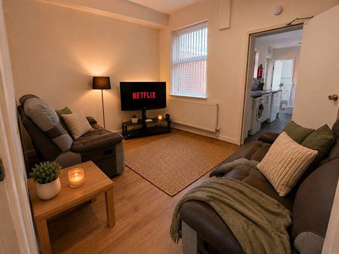 4 Bedroom Terraced House To Rent In Portland Road, Nottingham, NG7