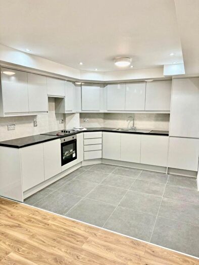 2 Bedroom Flat To Rent In The Avenue, Wembley, HA9