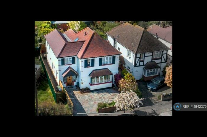 5 Bedroom Detached House To Rent In Earls Hall Avenue, Southend-On-Sea, SS2
