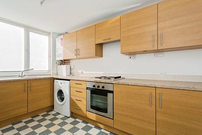 2 Bedroom Maisonette For Sale In Chesterton Road, Cambridge, Cambridgeshire, CB4