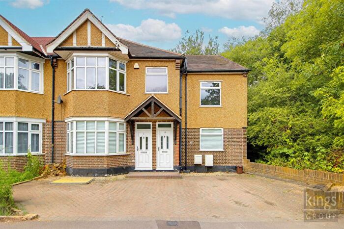 2 Bedroom Maisonette For Sale In Woodlands Gardens, E17