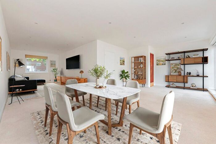 5 Bedroom Terraced House For Sale In Bramalea Close, Highgate, N6