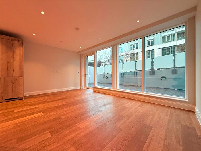 2 Bedroom Flat To Rent In Hawker Building, Queenstown Road, London, SW11