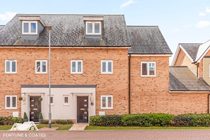 3 Bedroom Semi Detached House For Sale In Huntley Road, Harlow, CM20