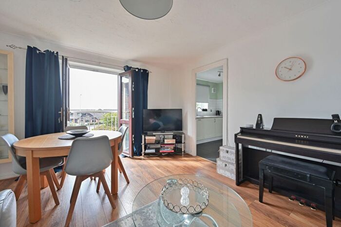 2 Bedroom Flat To Rent In Harlech Road, Watford, Abbots Langley, WD5
