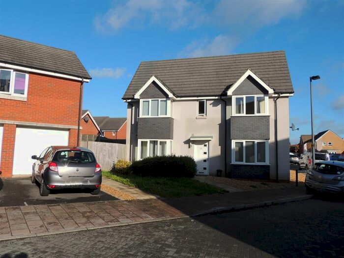 3 Bedroom End Of Terrace House To Rent In Gascoigns Way, Patchway, Bristol, BS34