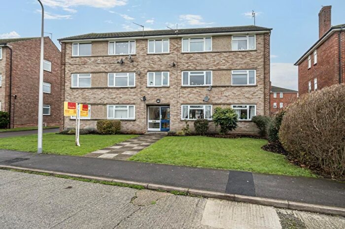 2 Bedroom Flat For Sale In Newbury, Berkshire, RG14