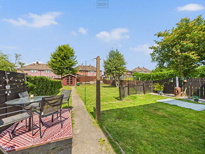 3 Bedroom Semi-Detached House For Sale In Meadow Road, Clay Cross, S45