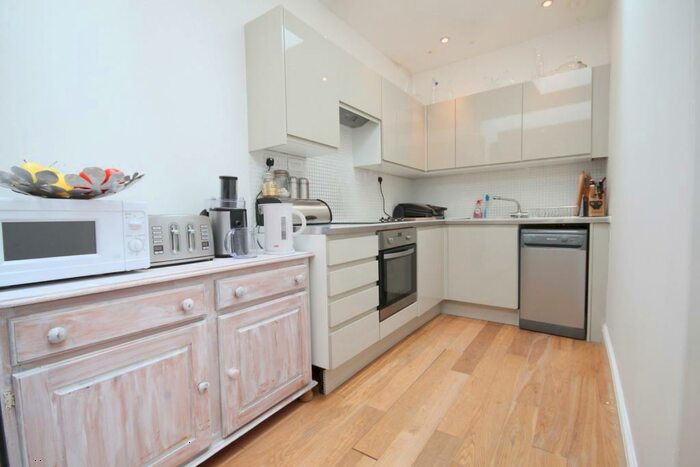 2 Bedroom Flat To Rent In Melville Road, Walthamstow, E17