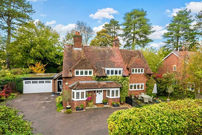 4 Bedroom Detached House For Sale In Drews Park, Beaconsfield, HP9
