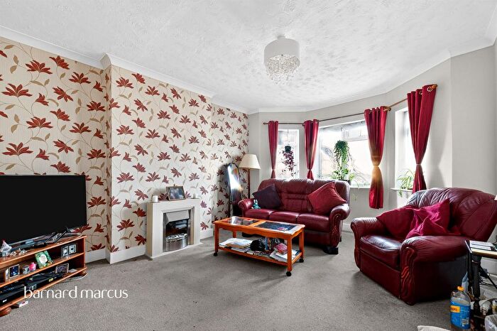 2 Bedroom Maisonette For Sale In East Gardens, London, SW17