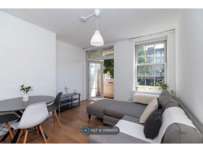 3 Bedroom Flat To Rent In Octavia House, London, W10