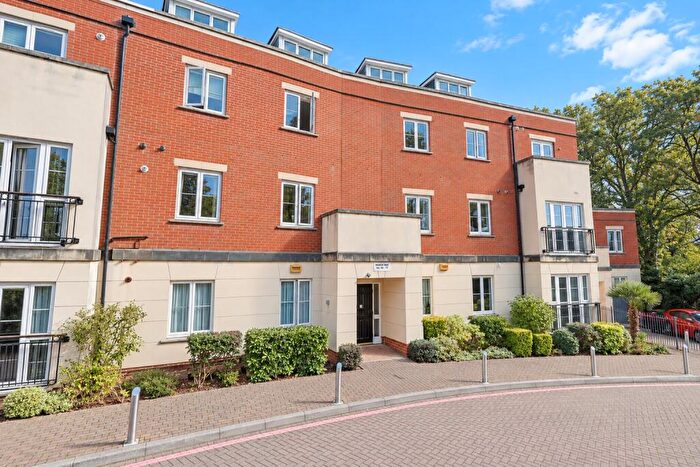2 Bedroom Apartment For Sale In Bassett, Southampton, SO16