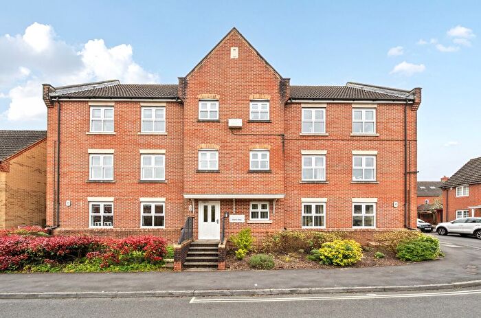 2 Bedroom Flat For Sale In Harris Way, North Baddesley, Southampton, Hampshire, SO52