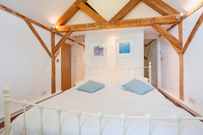4 Bedroom Detached House For Sale In Prestwick Lane, Chiddingfold, GU8