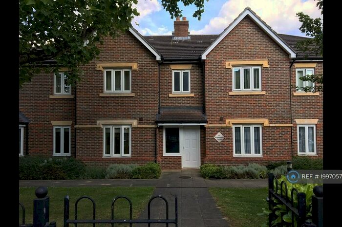 2 Bedroom Flat To Rent In Whitewood House, Surbiton, KT6